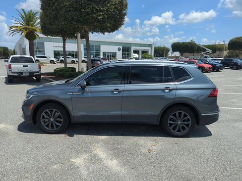 Used 2022 Volkswagen Tiguan SE FWD image 11