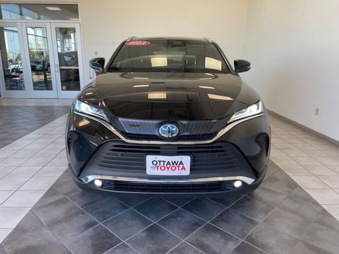 Used 2023 Toyota Venza XLE AWD/4WD image 3