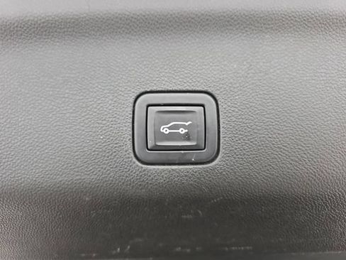 Used 2021 Cadillac Escalade Premium Luxury AWD/4WD image 31