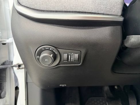 Used 2024 Jeep Compass Latitude w/ Convenience Group AWD/4WD image 11