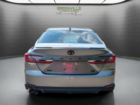 Used 2025 Toyota Camry SE w/ Convenience Package image 6
