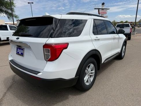 Used 2024 Ford Explorer XLT RWD image 5