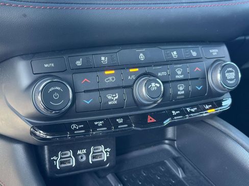 Used 2025 Dodge Durango GT AWD/4WD image 7