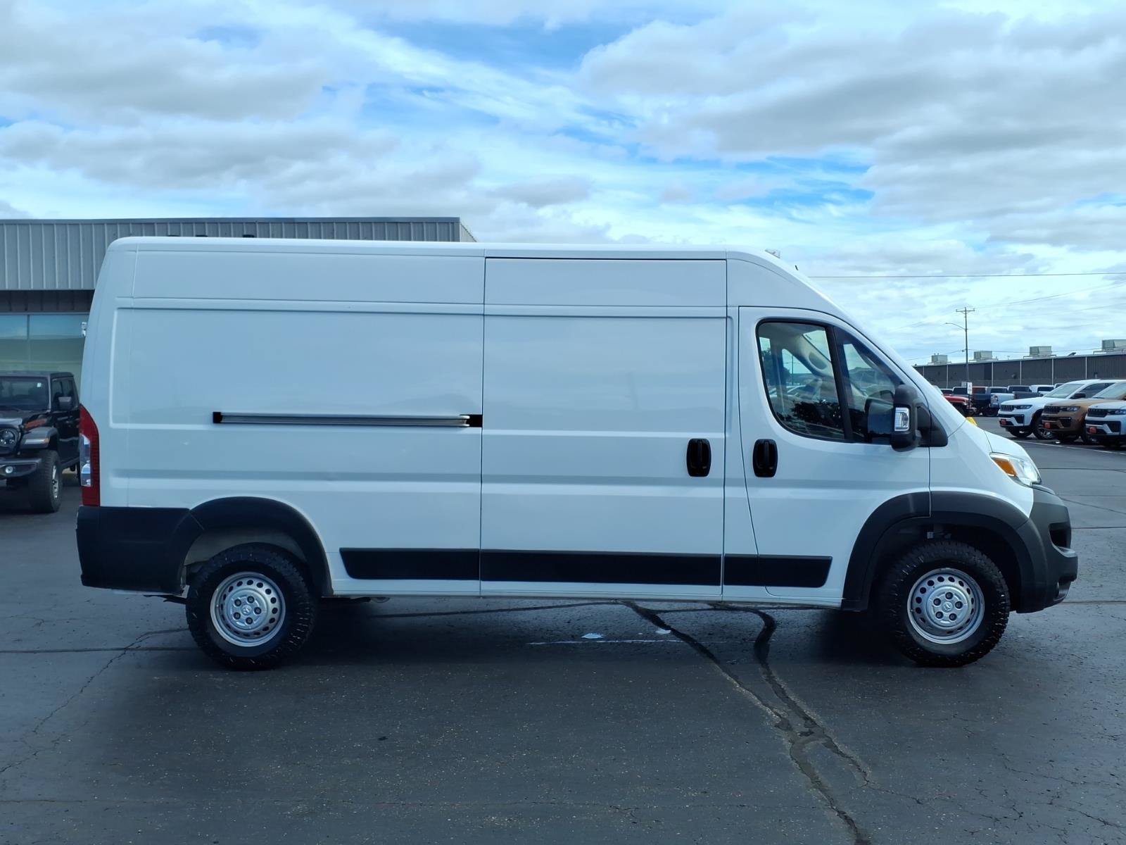 Used 2025 RAM ProMaster 2500 w/ Convenience Group FWD image 2