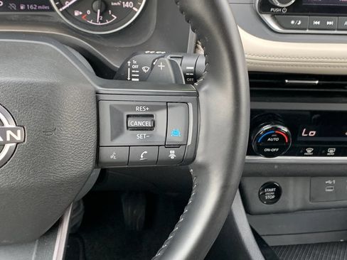 Used 2025 Nissan Rogue SV AWD/4WD image 14