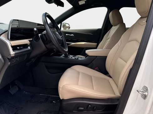 Certified 2024 Cadillac XT4 Luxury w/ Cold Weather Package FWD image 17