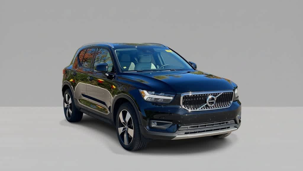 Used 2022 Volvo XC40 T5 Momentum w/ Premium Package AWD/4WD image 2