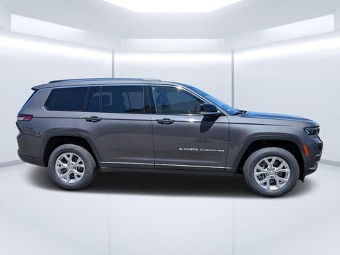 Used 2023 Jeep Grand Cherokee L Limited AWD/4WD image 2