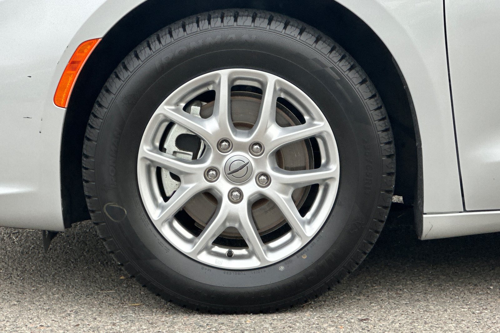 Used 2023 Chrysler Pacifica Touring-L FWD image 31