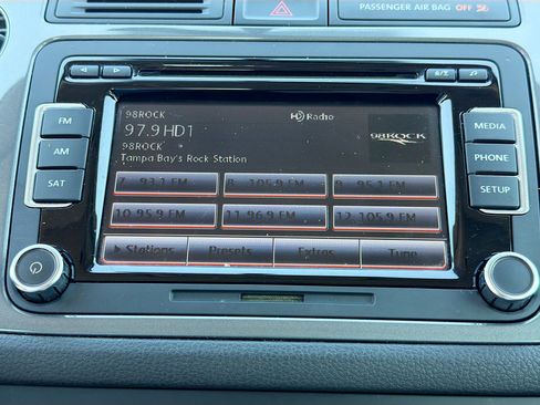 Used 2015 Volkswagen Tiguan S image 29