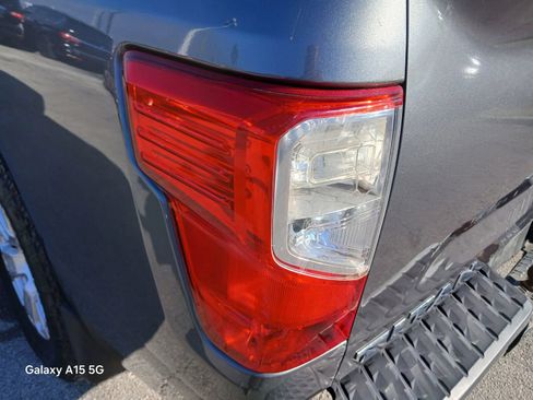 Used 2018 Nissan Titan SV RWD image 15