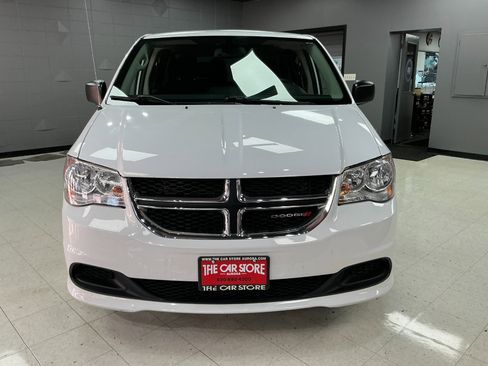 Used 2019 Dodge Grand Caravan SE w/ UConnect Hands-Free Group image 8