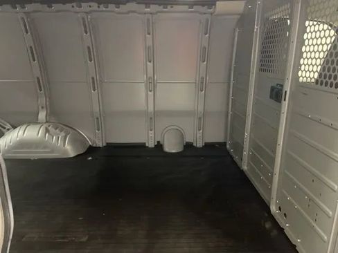 Used 2022 Chevrolet Express 2500 image 12