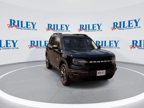 Used 2023 Ford Bronco Sport Outer Banks w/ Tech Package AWD/4WD image 3
