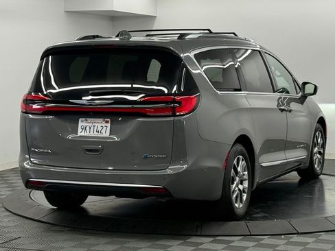Used 2022 Chrysler Pacifica Pinnacle image 8