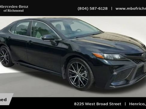 Used 2023 Toyota Camry SE w/ Cold Weather Package FWD image 4
