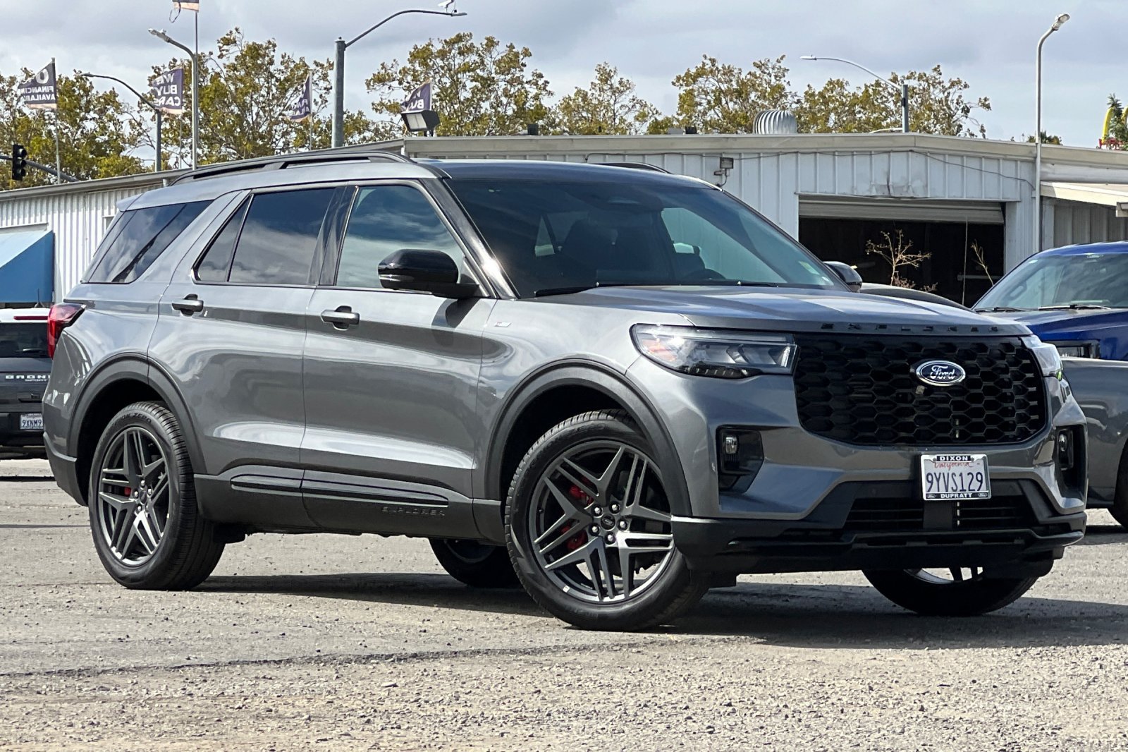 Used 2026 Ford Explorer ST-Line w/ ST-Line Street Pack AWD/4WD image 2