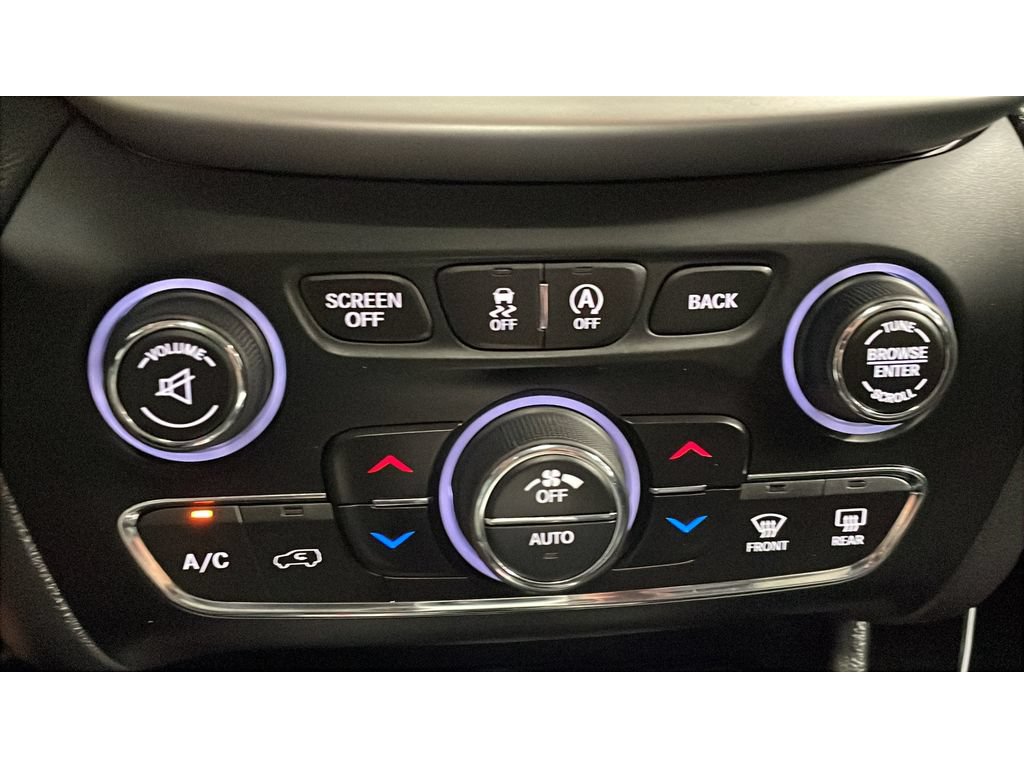 Used 2016 Jeep Cherokee Trailhawk w/ Comfort/Convenience Group AWD/4WD image 14