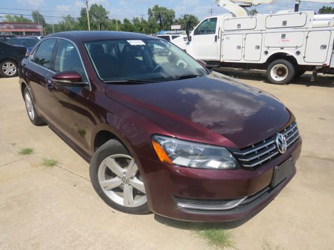 Used 2012 Volkswagen Passat TDI SE image 3