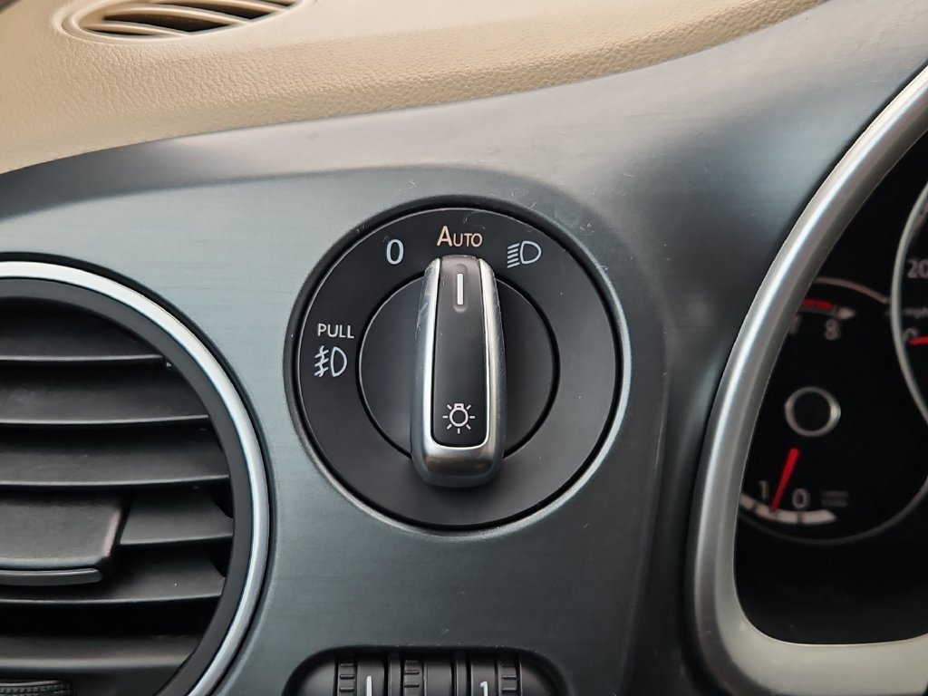 Used 2016 Volkswagen Beetle R-Line SEL FWD image 19