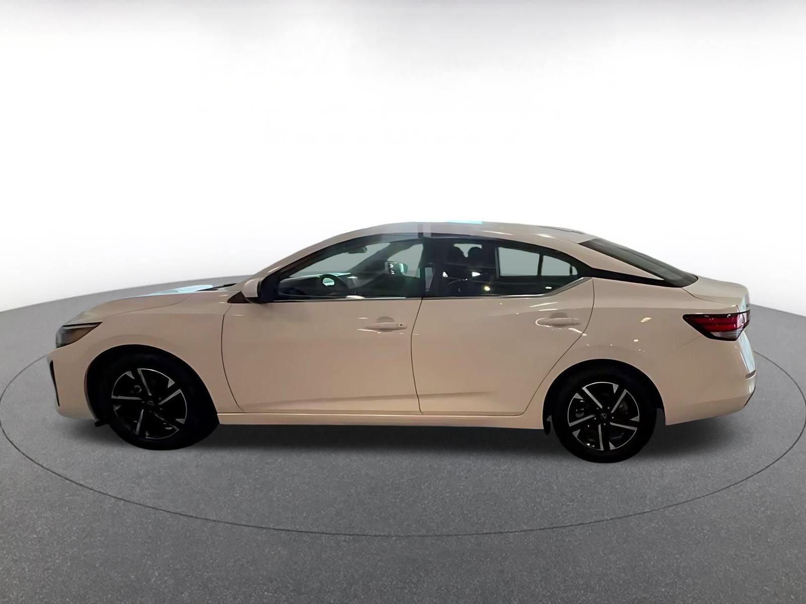 Used 2025 Nissan Sentra SV FWD image 8