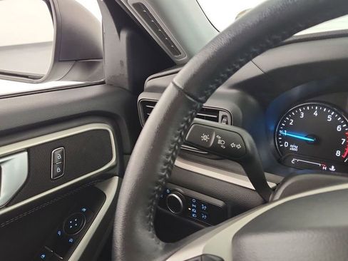 Used 2023 Ford Explorer XLT image 17