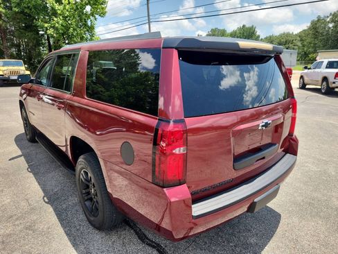 Used 2016 Chevrolet Suburban LT RWD image 6