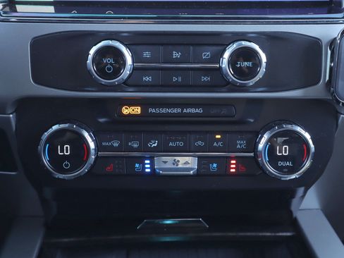 Used 2022 Ford F250 Lariat w/ Black Appearance Package image 15