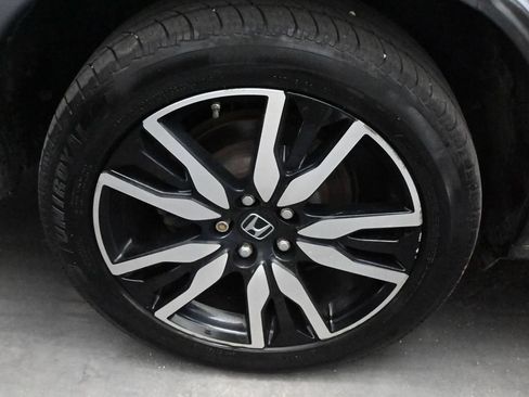 Used 2020 Honda Pilot Touring image 12
