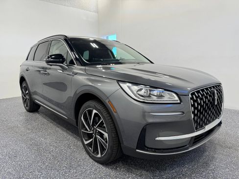 Used 2025 Lincoln Corsair Reserve w/ Equipment Group 202A AWD/4WD image 9