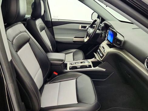 Used 2022 Ford Explorer XLT w/ Equipment Group 202A image 25