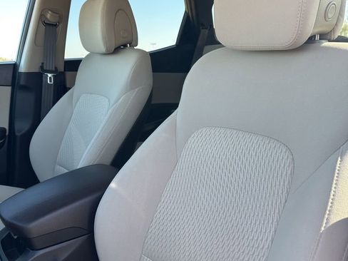 Used 2017 Hyundai Santa Fe Sport image 2