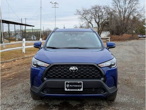 Used 2024 Toyota Corolla Cross LE image 2