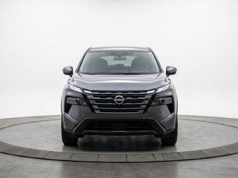 Used 2025 Nissan Rogue SV FWD image 2