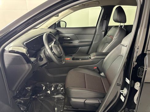 Certified 2025 Nissan Kicks SR FWD image 25