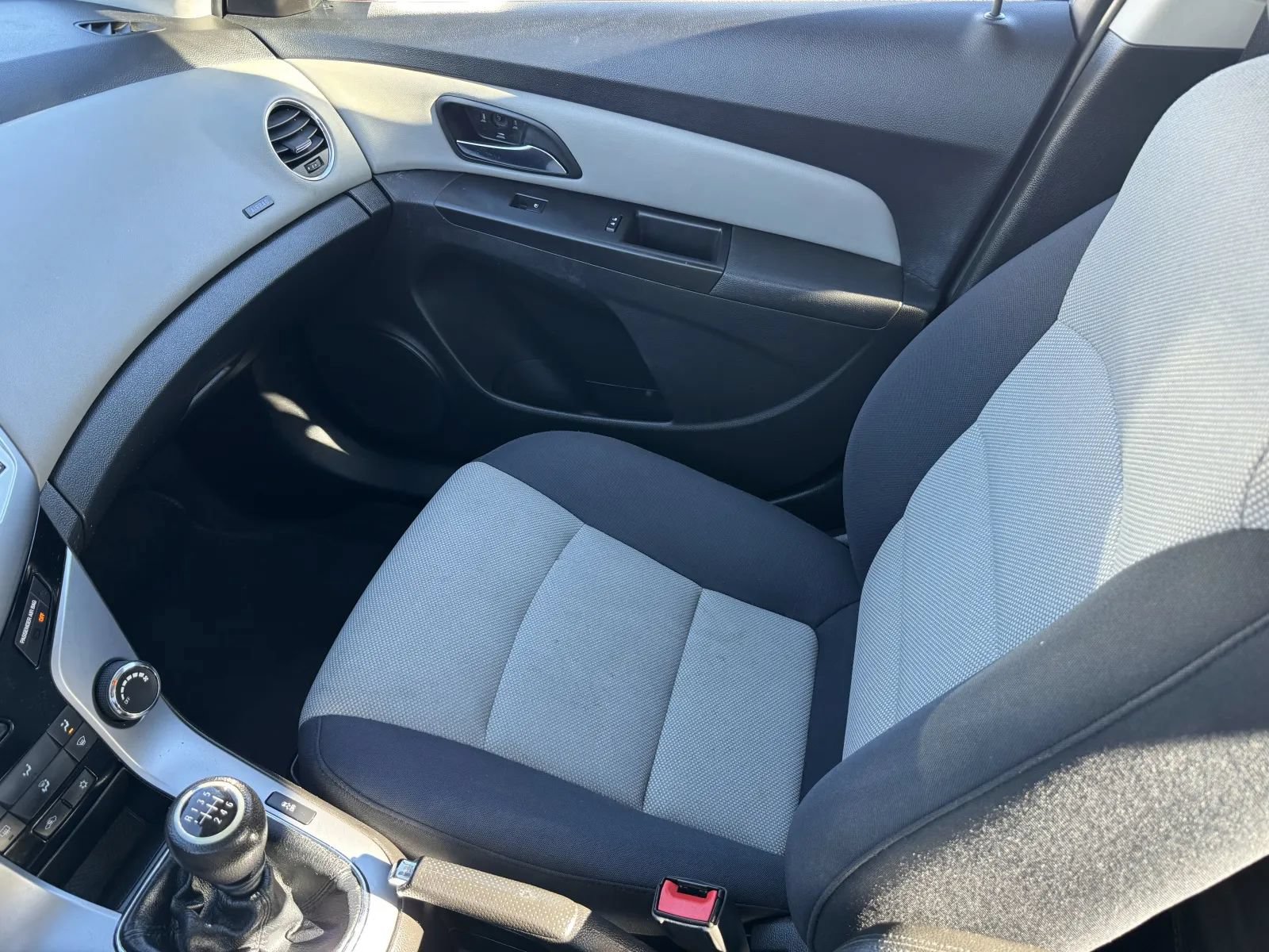 Used 2015 Chevrolet Cruze L FWD image 22