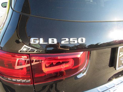 Used 2023 Mercedes-Benz GLB 250 4MATIC image 13
