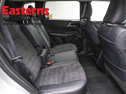 Used 2025 Mitsubishi Outlander SE AWD/4WD image 24