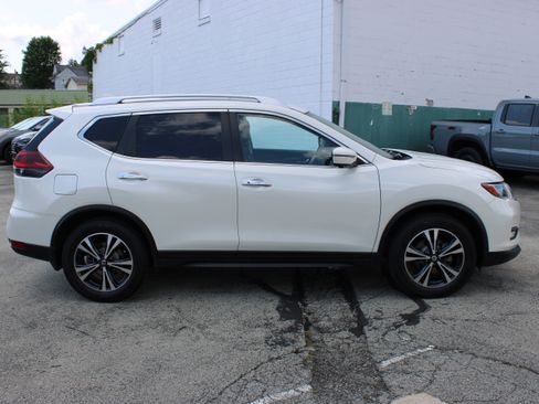 Used 2019 Nissan Rogue SV w/ Sun & Sound Touring Package AWD/4WD image 8