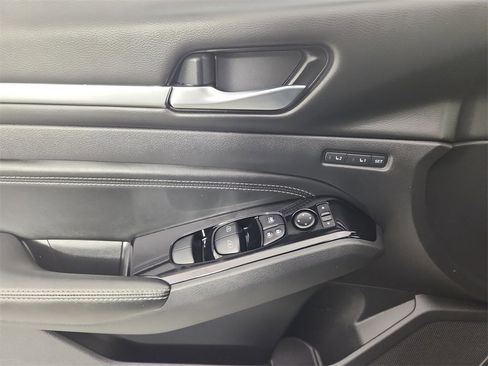 Used 2020 Nissan Altima 2.0 Platinum image 9