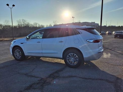 Used 2024 Buick Enclave Premium image 28