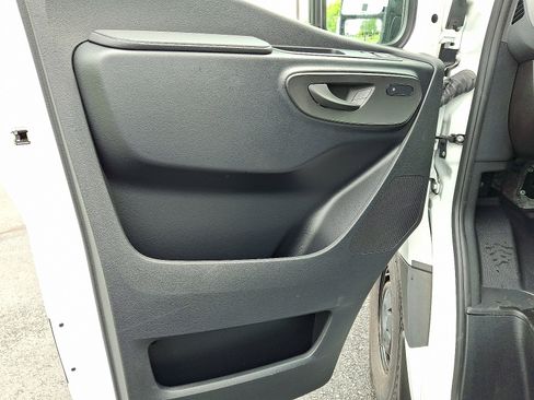 Used 2024 Mercedes-Benz Sprinter 2500 image 13