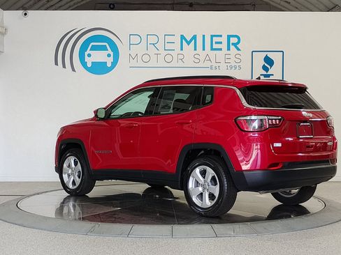 Used 2018 Jeep Compass Latitude image 3