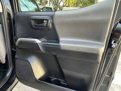 Used 2018 Toyota Tacoma SR5 RWD image 31