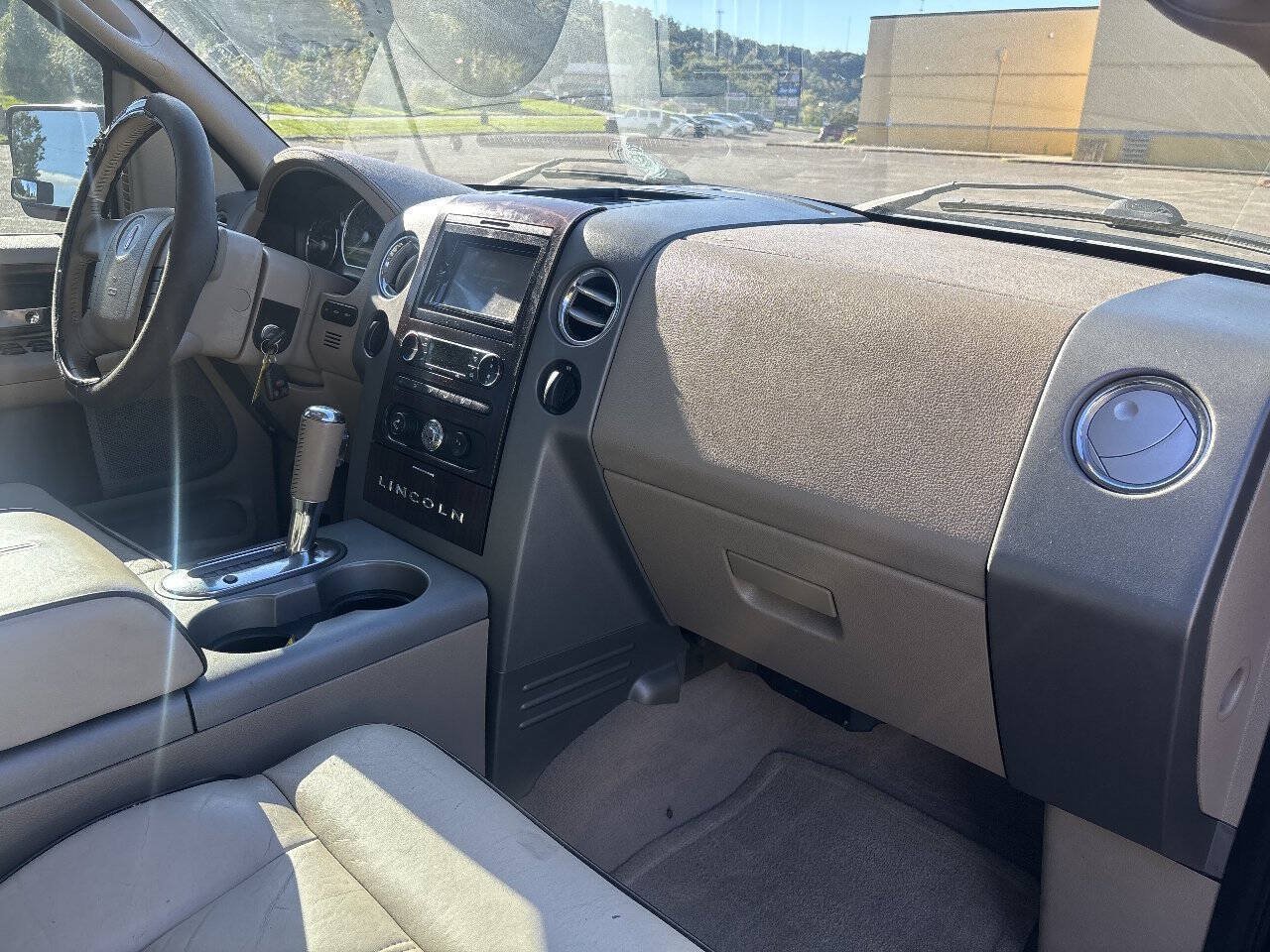 Used 2006 Lincoln Mark LT 4x4 image 15