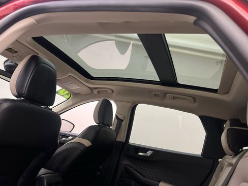 Used 2020 Ford Escape Titanium image 22