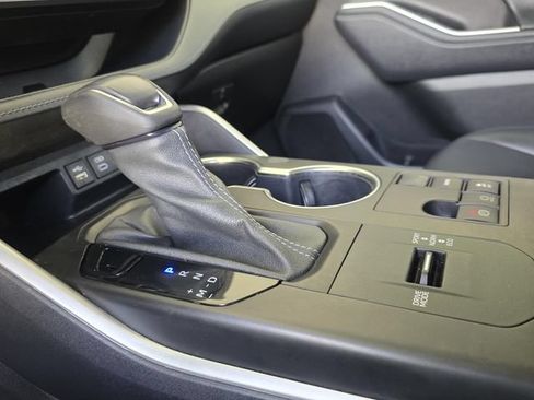 Used 2023 Toyota Highlander XLE FWD image 25