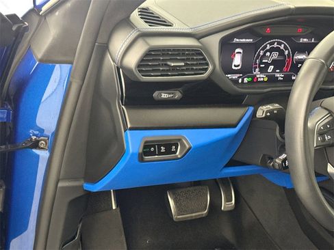 Used 2024 Lamborghini Urus S image 10