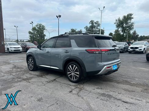 Used 2022 Nissan Pathfinder Platinum w/ Cargo Package FWD image 5