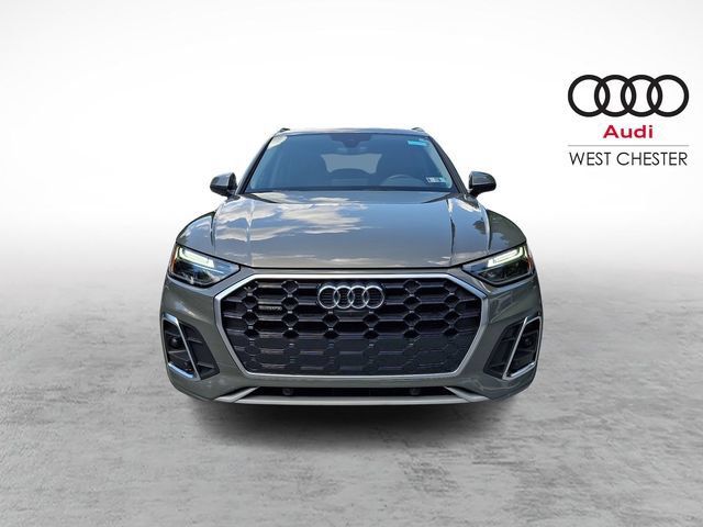 Used 2023 Audi Q5 2.0T Premium Plus w/ Premium Plus Package AWD/4WD image 2